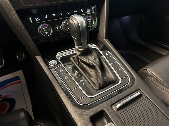 Volkswagen Passat Alltrack 11 of 17