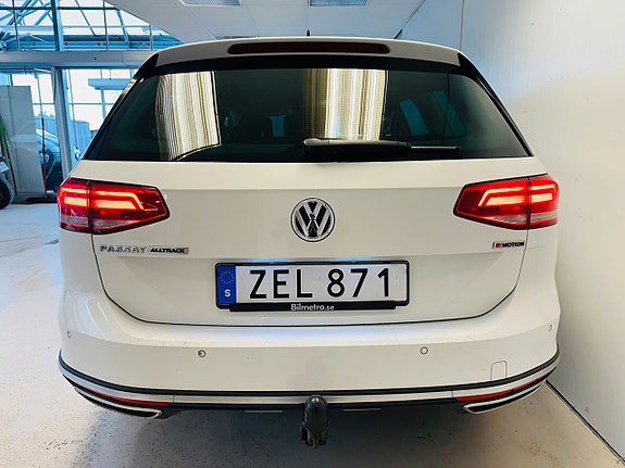 Volkswagen Passat Alltrack 10 of 17