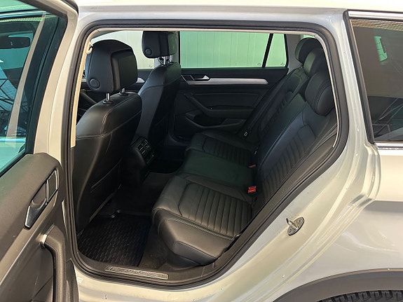 Volkswagen Passat Alltrack 8 of 17