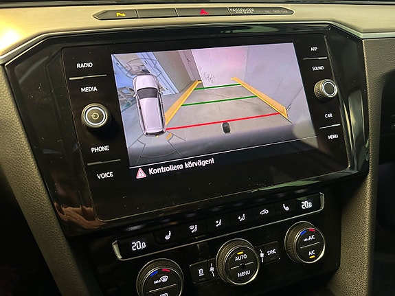 Volkswagen Passat Alltrack 12 of 17