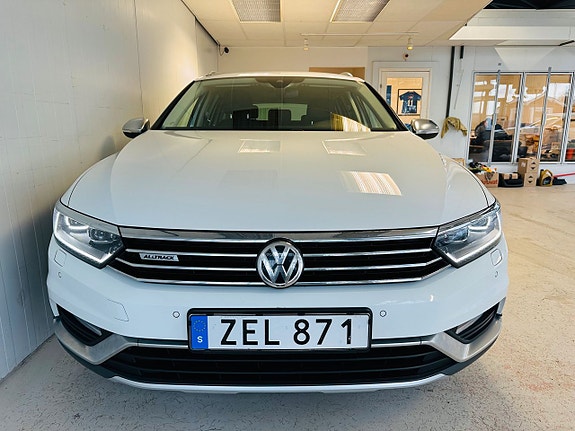 Volkswagen Passat Alltrack 9 of 17