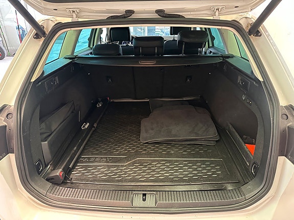 Volkswagen Passat Alltrack 15 of 17