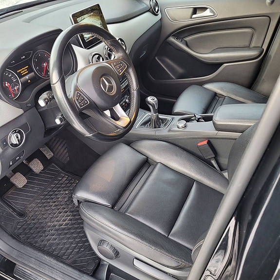 Mercedes-Benz B180 d 13 of 18