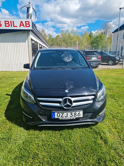 Mercedes-Benz B180 d 3 of 5