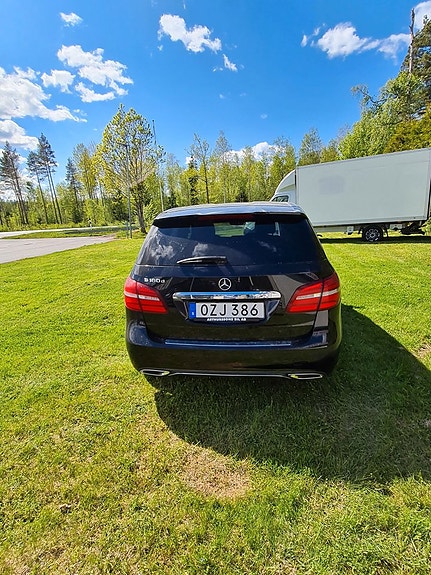 Mercedes-Benz B180 d 4 of 5