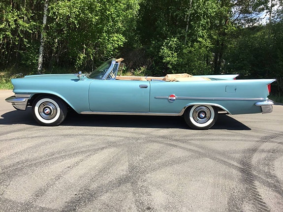 Chrysler 300 2 of 5