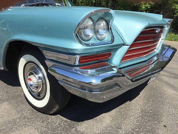 Chrysler 300 3 of 5