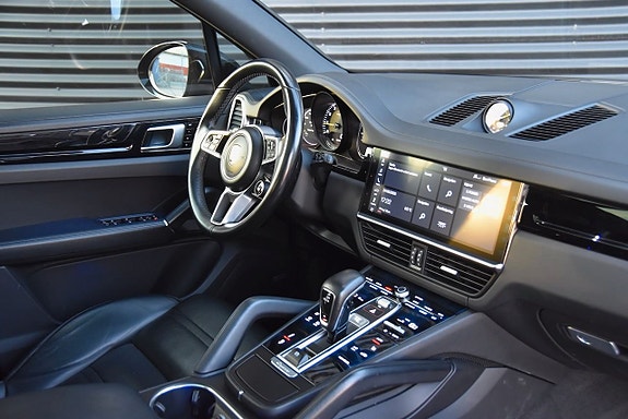 Porsche Cayenne 8 of 22