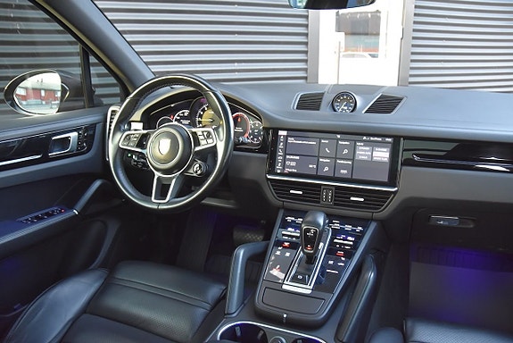 Porsche Cayenne 11 of 22