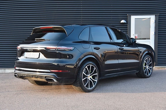 Porsche Cayenne 6 of 22