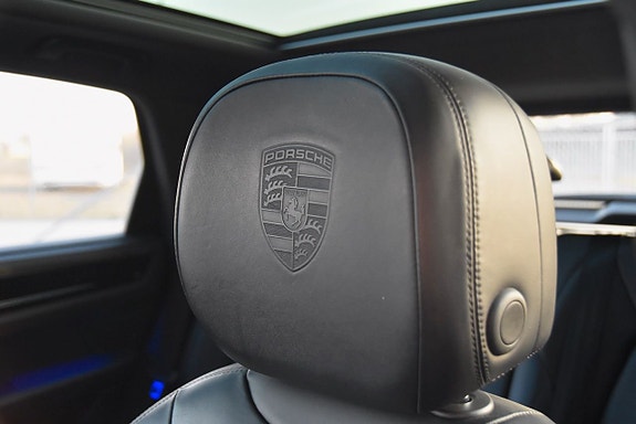 Porsche Cayenne 13 of 22