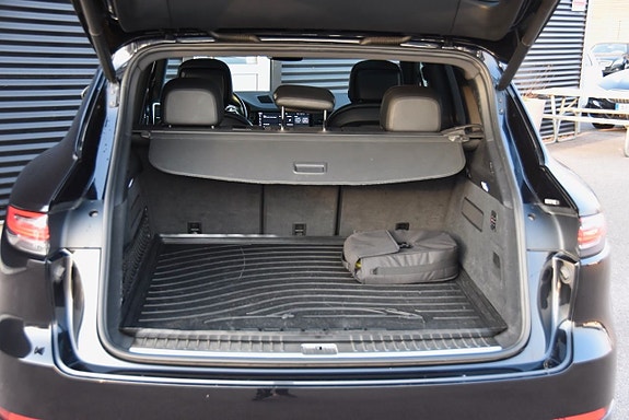 Porsche Cayenne 7 of 22