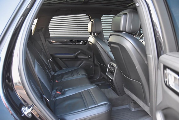 Porsche Cayenne 10 of 22