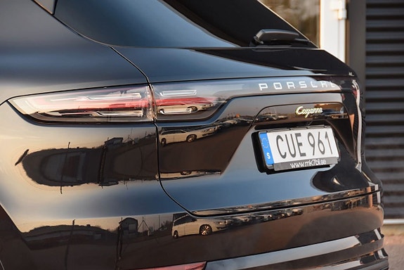 Porsche Cayenne 4 of 22