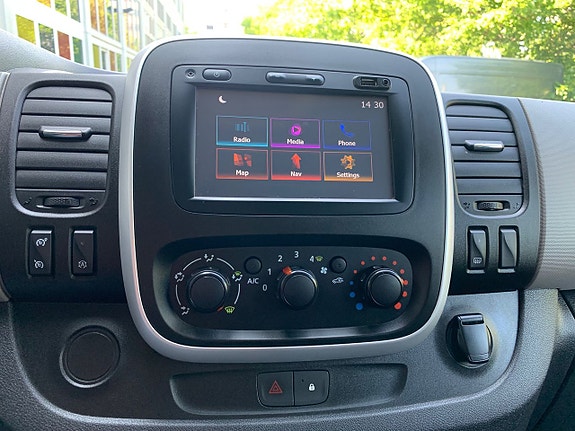 Renault Trafic 4 of 5