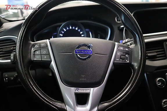 Volvo V40 11 of 26