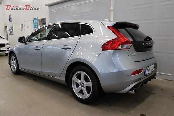 Volvo V40 3 of 26