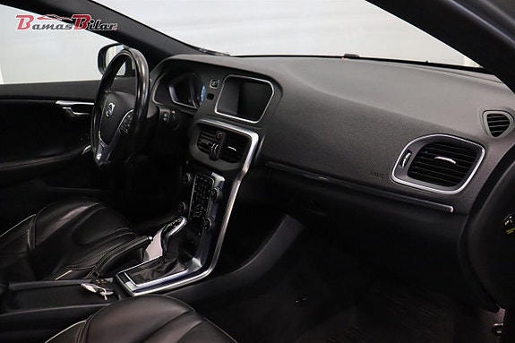 Volvo V40 19 of 26