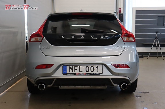 Volvo V40 4 of 26