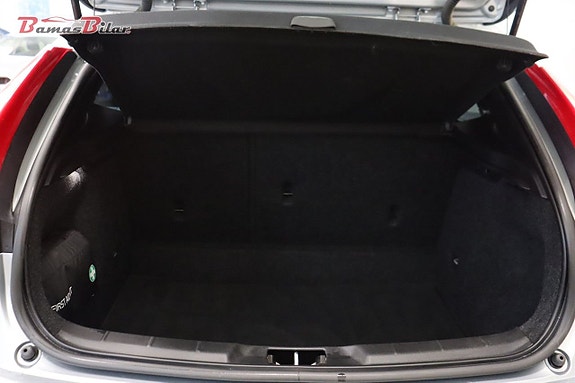 Volvo V40 25 of 26
