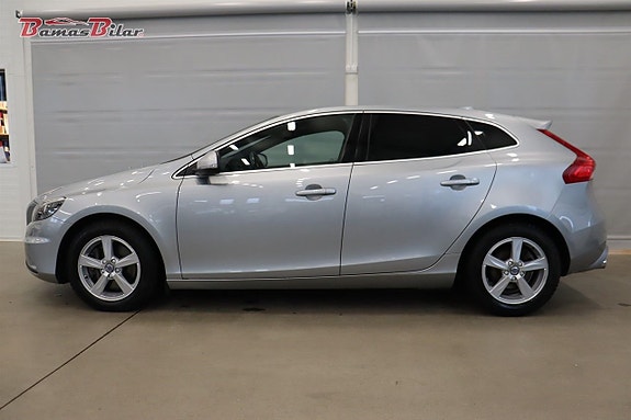 Volvo V40 2 of 26