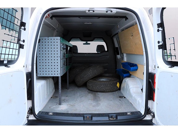 Volkswagen Caddy Maxi 11 of 18