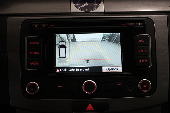 Volkswagen Passat 12 of 15