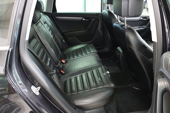 Volkswagen Passat 8 of 15