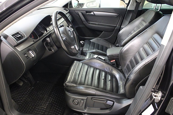 Volkswagen Passat 4 of 15