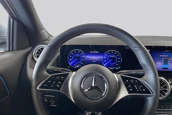 Mercedes-Benz EQA250+ 10 of 17