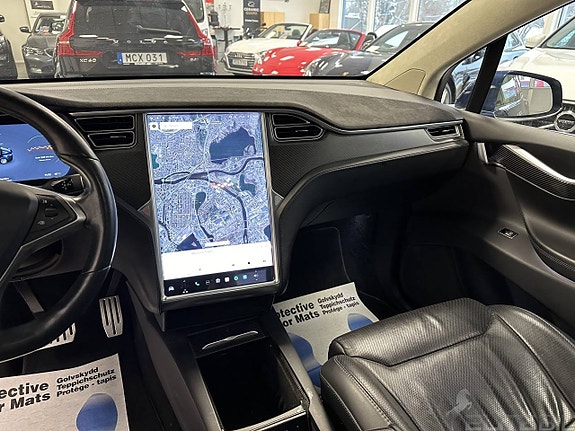 Tesla Model X 18 of 27