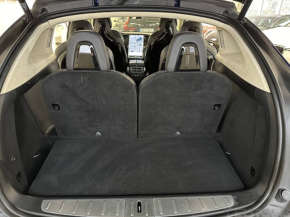 Tesla Model X 11 of 27