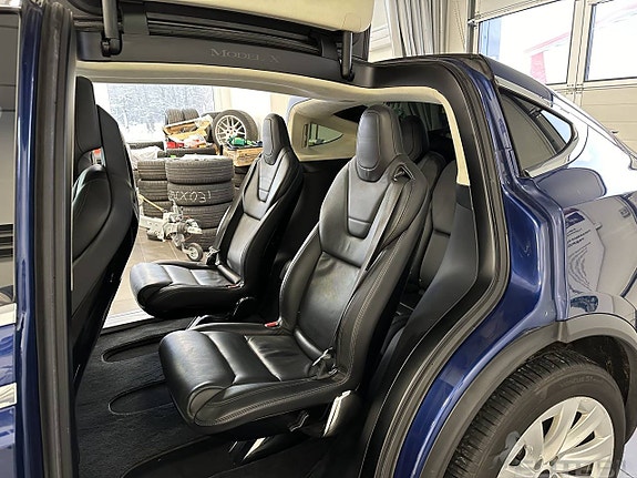 Tesla Model X 10 of 27