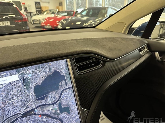 Tesla Model X 20 of 27