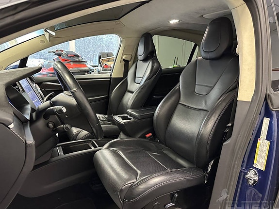 Tesla Model X 8 of 27