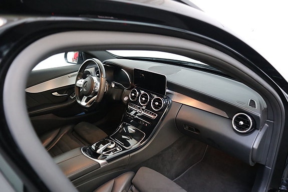 Mercedes-Benz C300 19 of 23