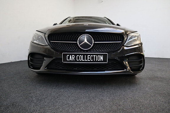 Mercedes-Benz C300 4 of 5