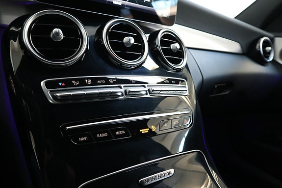 Mercedes-Benz C300 16 of 23