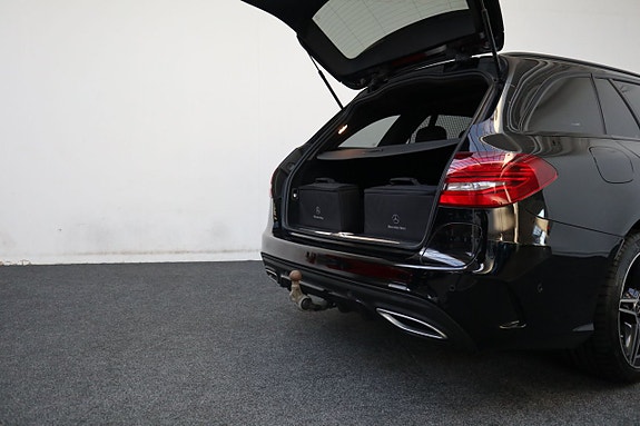 Mercedes-Benz C300 22 of 23
