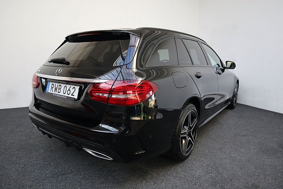 Mercedes-Benz C300 6 of 23