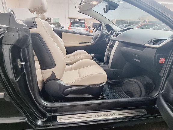 Peugeot 207 CC 14 of 17