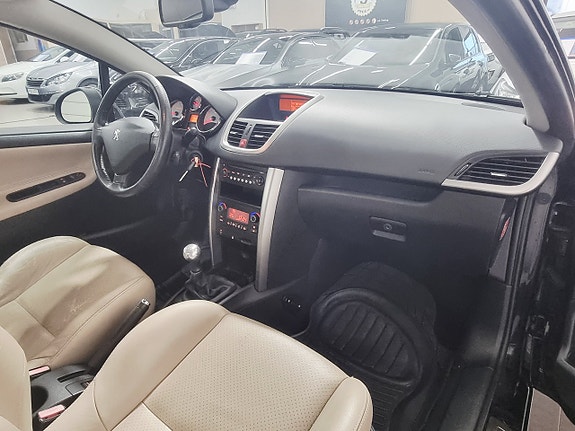 Peugeot 207 CC 16 of 17