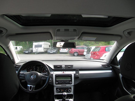 Volkswagen Passat 10 of 21