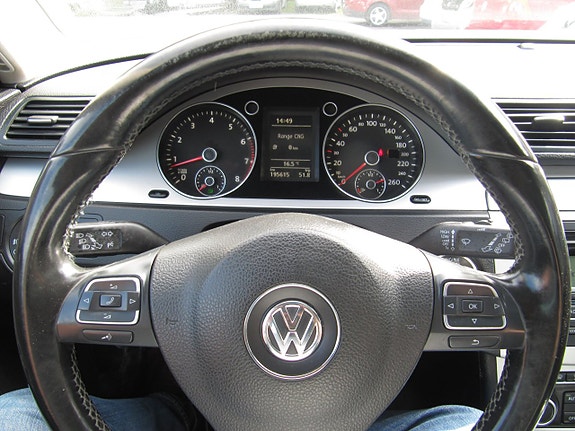 Volkswagen Passat 15 of 21