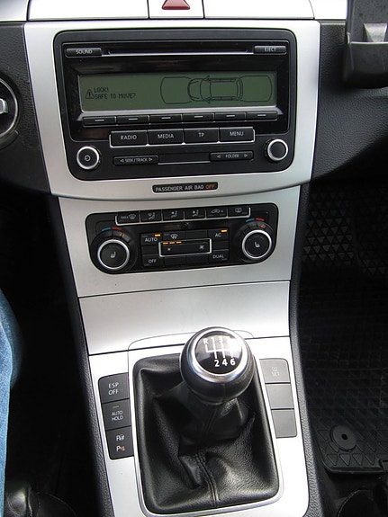 Volkswagen Passat 13 of 21