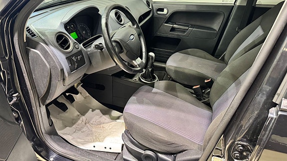 Ford Fusion 17 of 18