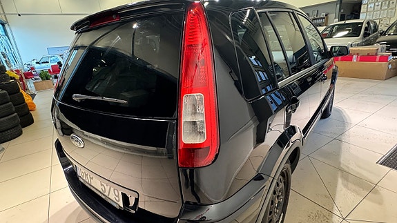 Ford Fusion 10 of 18