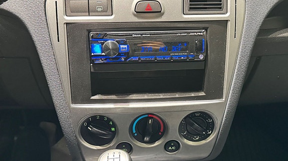 Ford Fusion 16 of 18