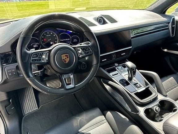 Porsche Cayenne Turbo 10 of 28