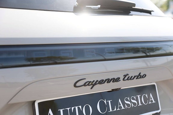 Porsche Cayenne Turbo 17 of 28